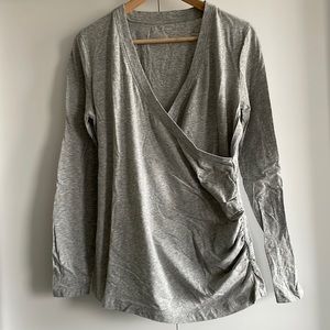 Gap maternity nursing shirt sz M